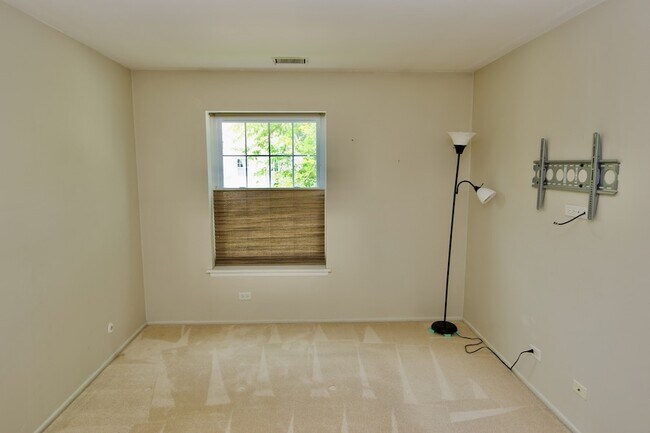 Building Photo - 1047 Auburn Ln