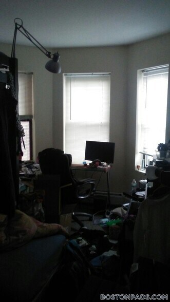 Building Photo - 833 Beacon St