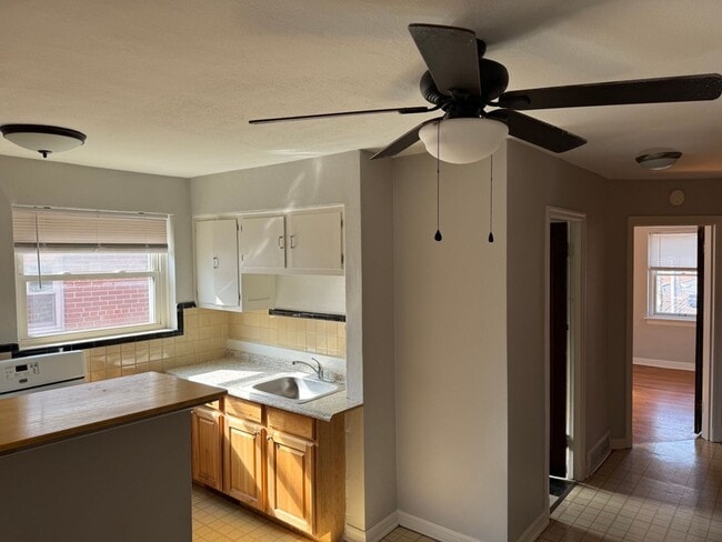 Building Photo - 4519 Jamieson Ave