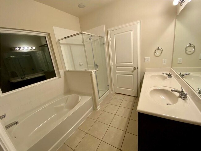 Building Photo - 172 Hollis Ln
