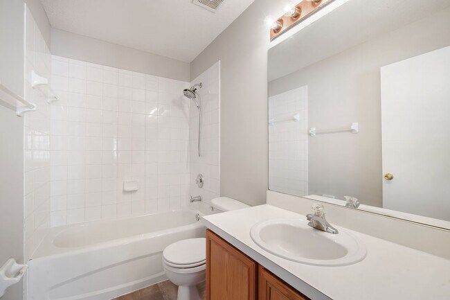 Building Photo - Riverwalk Retreat: Updated 3BR Townhome in...