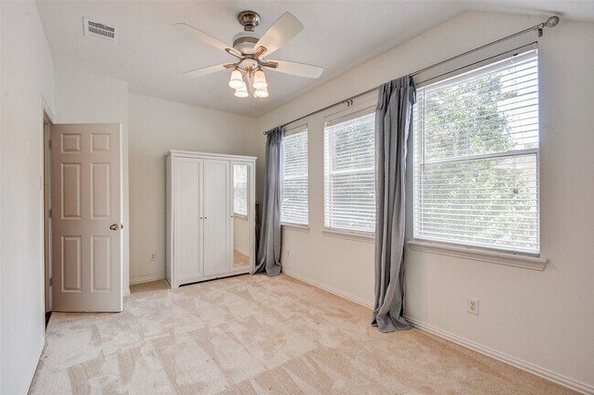 Building Photo - 203 Hazelcrest Dr