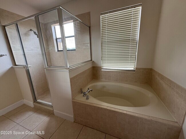 Building Photo - 1260 Talon Way