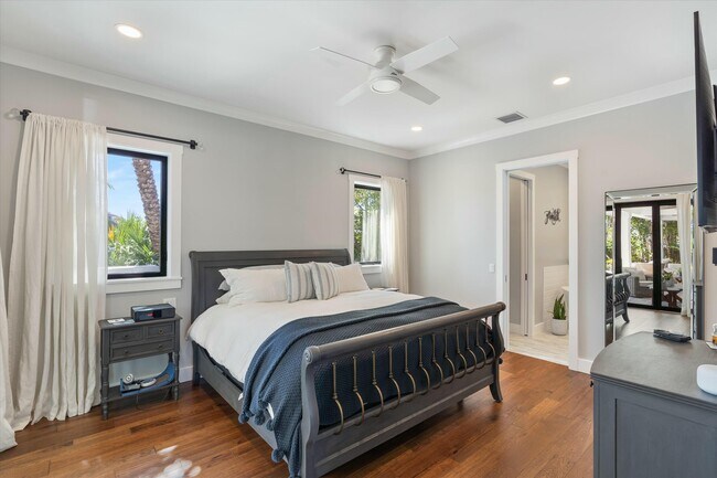 Building Photo - 940 Greenbriar Dr