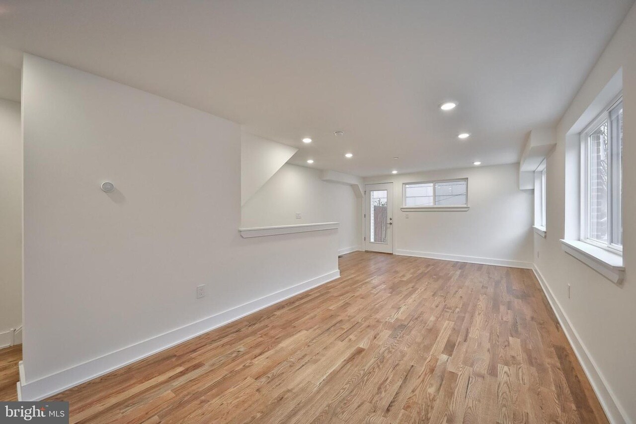 Dining & Living - 909 N 20th St