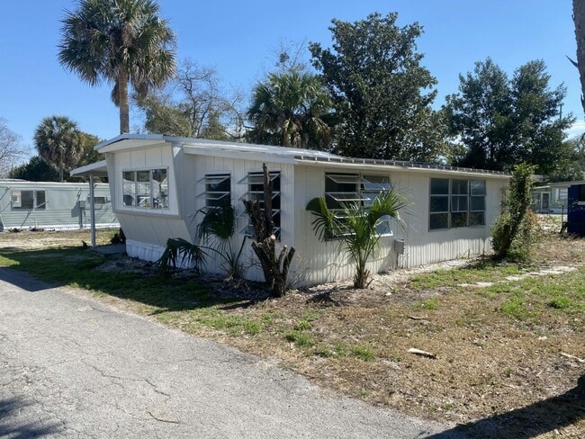 Building Photo - 1 Circle Dr