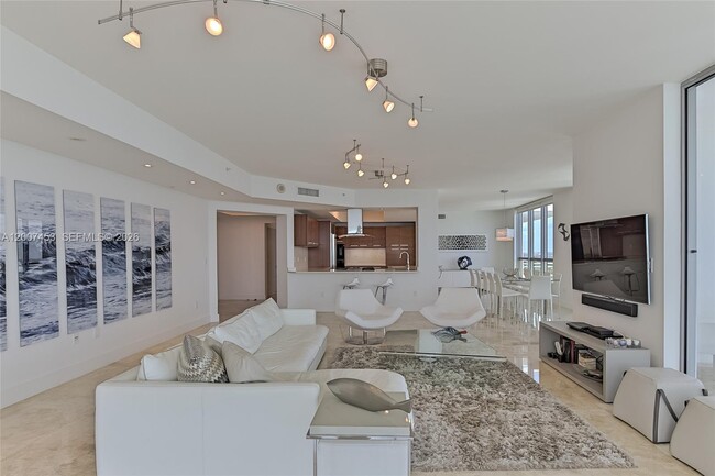 Building Photo - 3535 S Ocean Dr