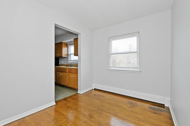 Interior Photo - 7818-7820 South Shore Drive