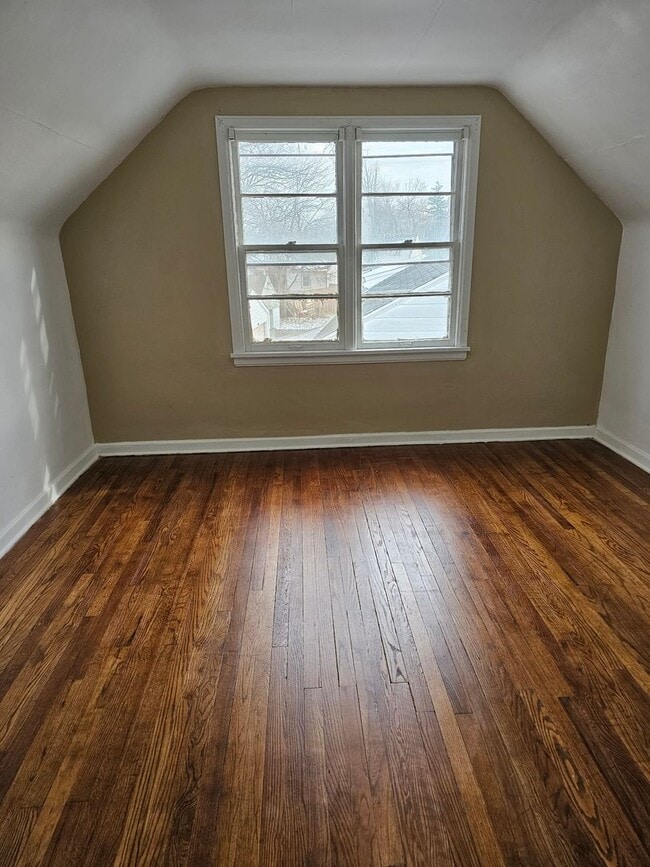 Building Photo - ** Move in Special ** Freshly Painted 3-Bedroom, 1-Bathroom Home – $1,350/Month | 1,760 Sq. Ft. |...