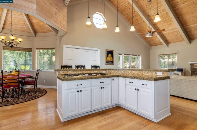 Building Photo - 3434 Woodview Dr