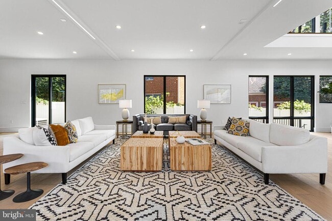 Building Photo - 1733 Chain Bridge Rd