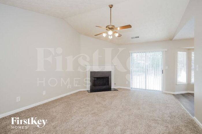 Building Photo - 6165 Pembroke Dr