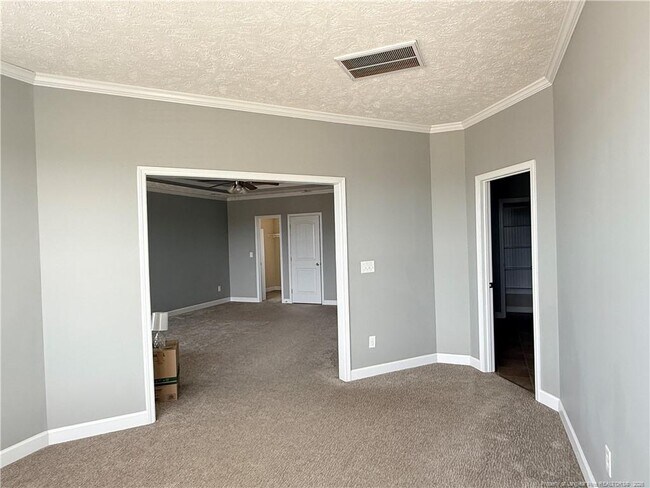 Building Photo - 3917 Barnsdale Dr