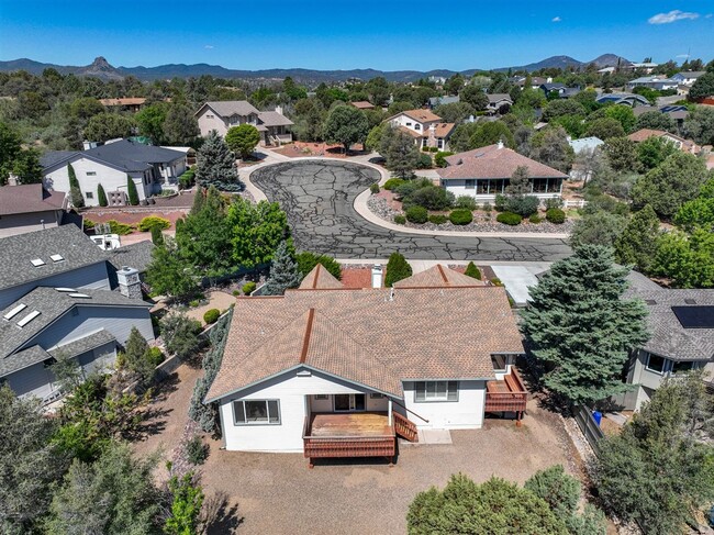 Building Photo - Freshly painted, 3 Bedroom, 2 Bath Home in...
