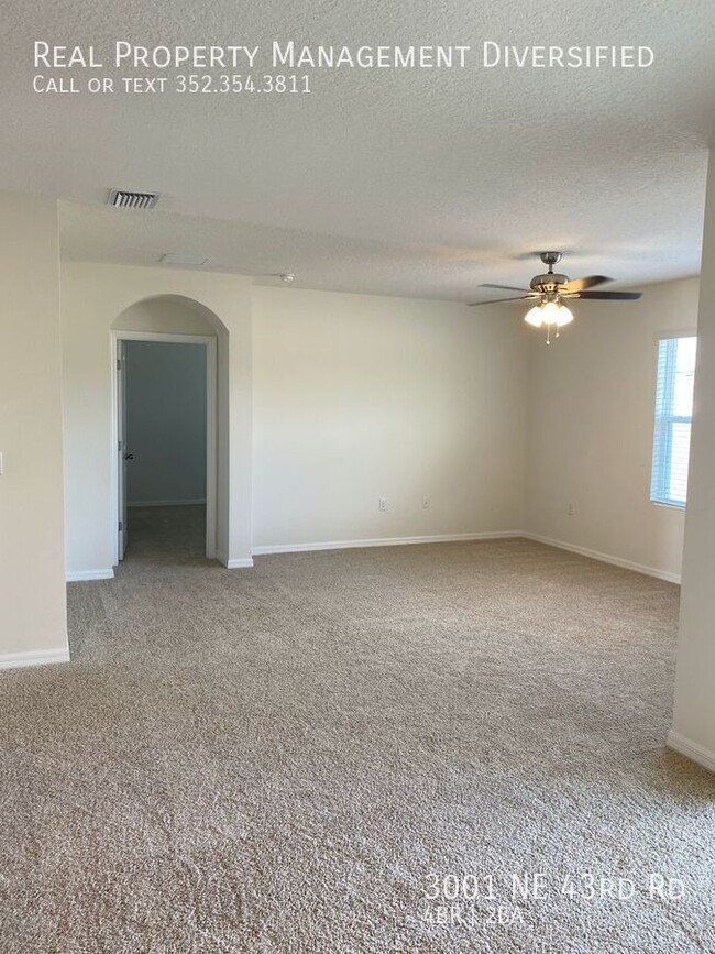 Building Photo - 3001 NE 43rd Rd