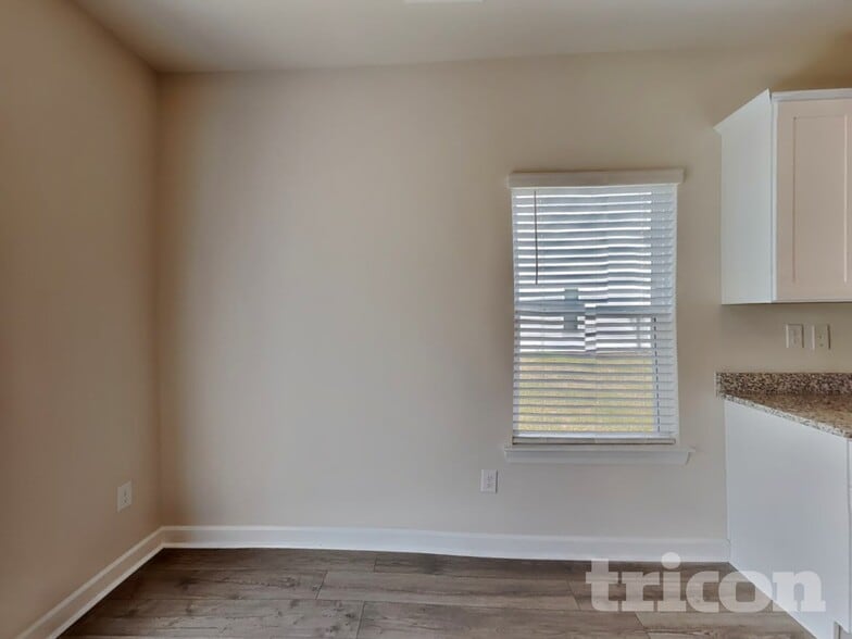 Building Photo - 3326 Quintana Dr