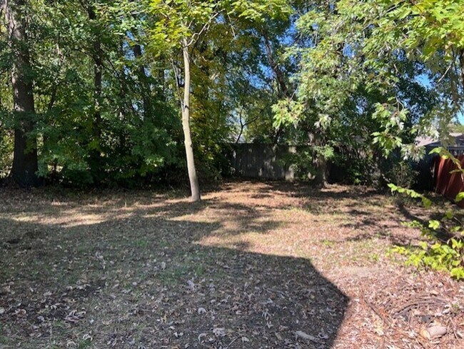 Building Photo - ? Cozy 3-Bedroom Home with Modern Updates & Spacious Yard + bonus office in Akron ?