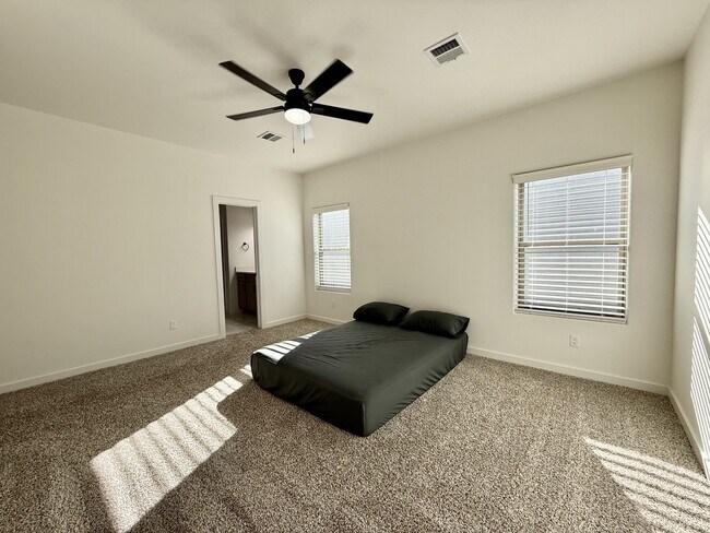 Building Photo - 15052 Destination Ave