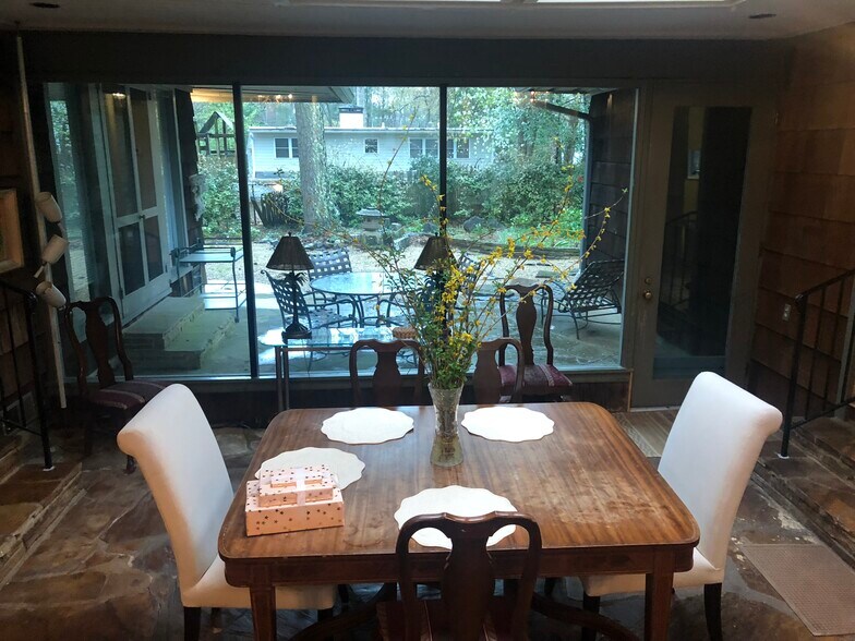 Building Photo - 796 Wesley Dr NW