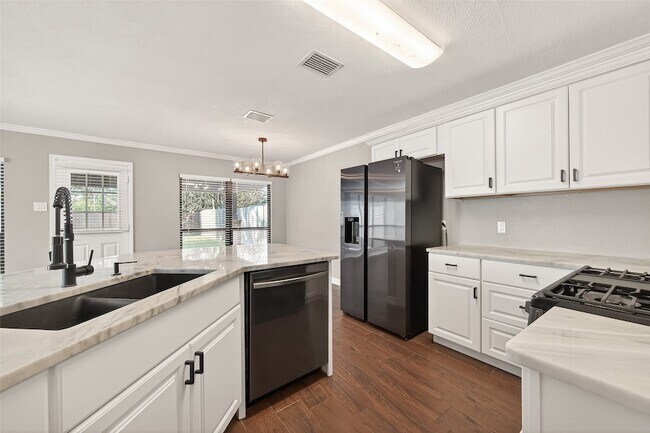 Building Photo - 1720 Old Creek Dr