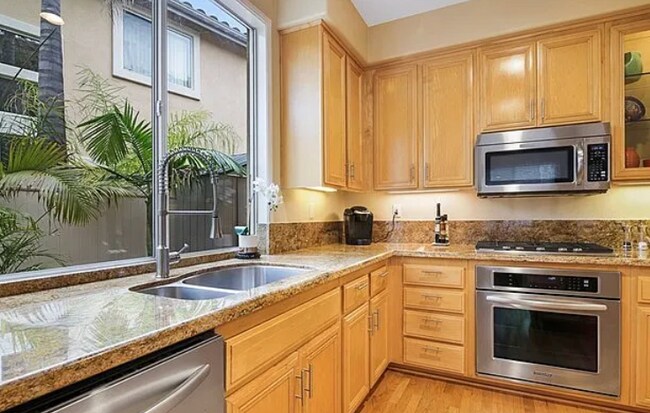 Building Photo - 43 Chapital