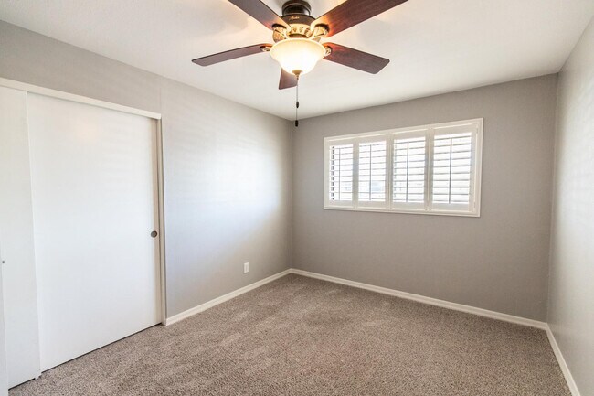 Building Photo - 8050 E Clarendon Ave