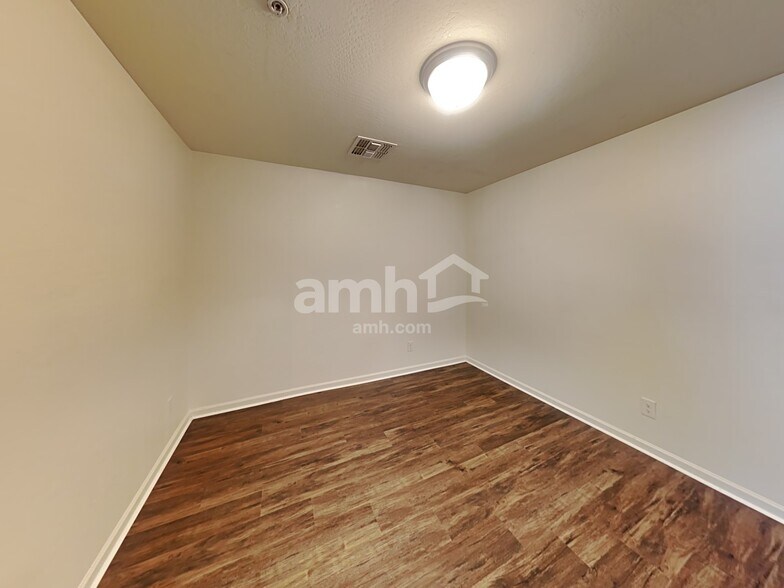 Building Photo - 20788 W Thomas Rd