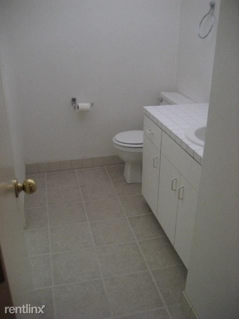 Building Photo - 2 br, 1.5 bath Condo - 5565 E Evergreen Blvd