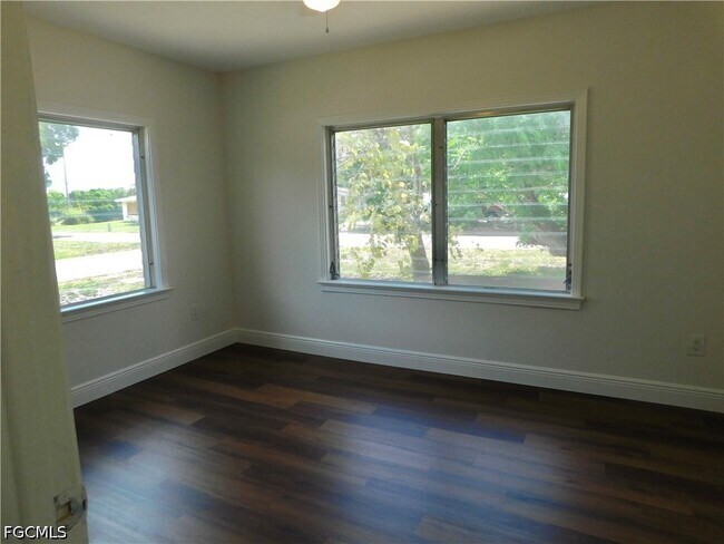 Building Photo - 287 Poe Ave