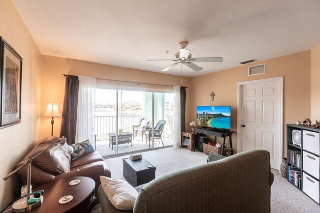 Building Photo - AMAZING CONDO IN WATERSIDE CLUB