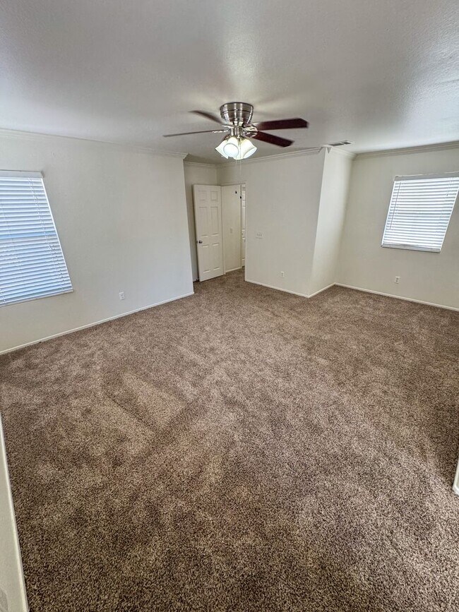 Building Photo - 4 Bedroom home available for Lease in Cent...