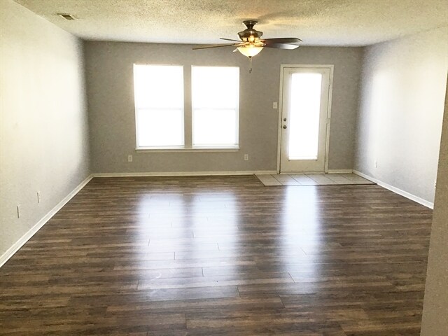 Building Photo - 662 Holly Rose Way