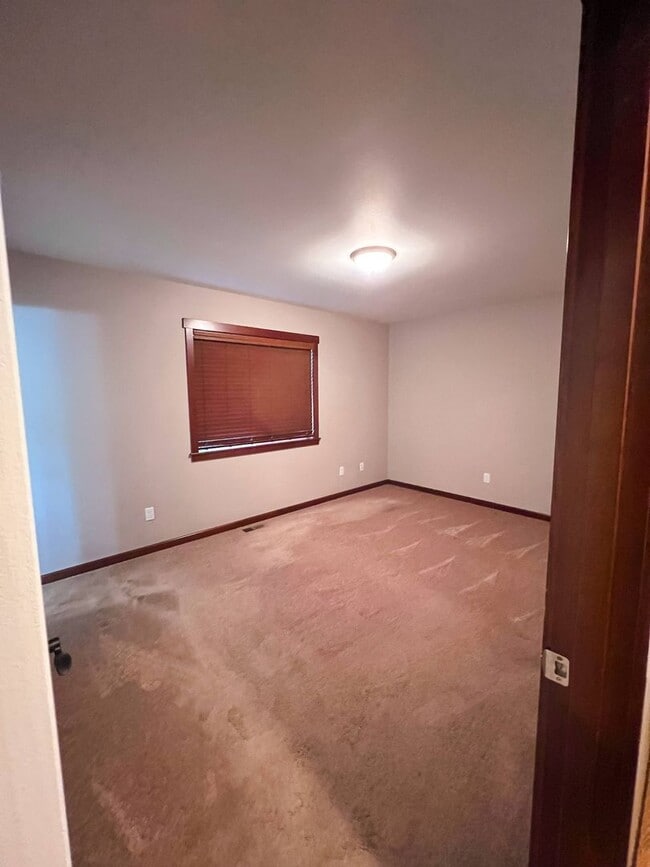 Building Photo - 3 Bed 2 Bath Rambler Gold Bar w/ RV Parking
