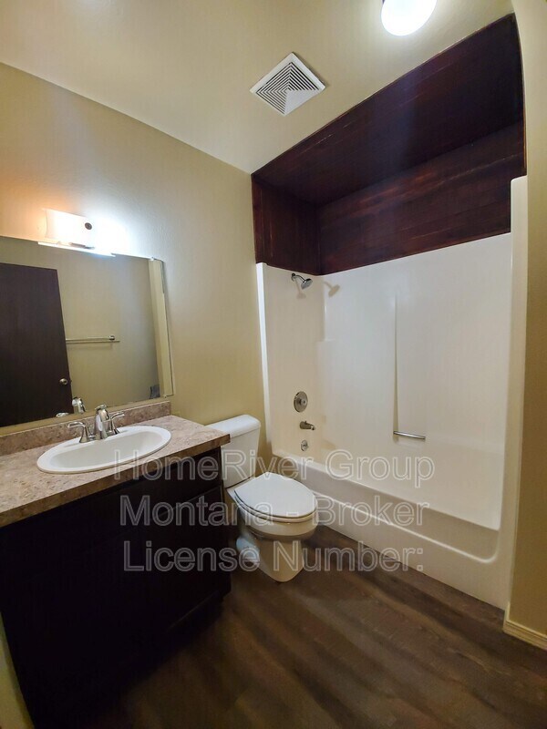 Building Photo - 909 Pattee Creek Dr