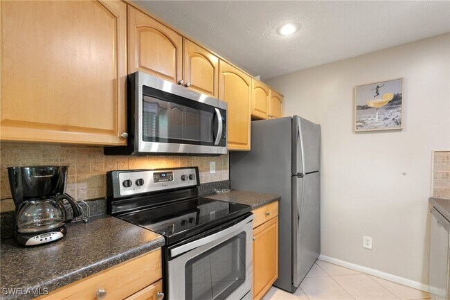 Building Photo - 3830 SE 12th Ave