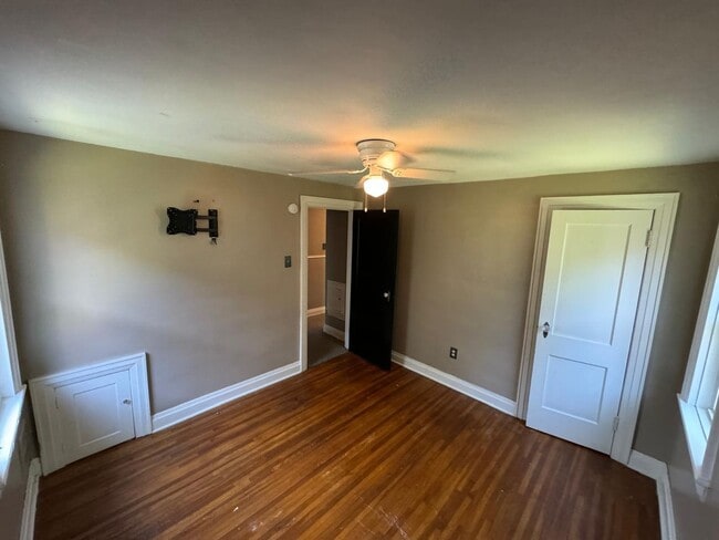 Building Photo - 3 bedroom 1 bath single family home