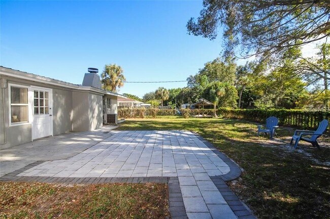 Building Photo - 2060 Sunnyside Pl