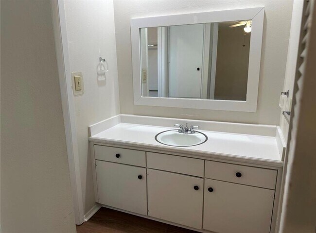 Building Photo - 5504 Chadwyck Dr