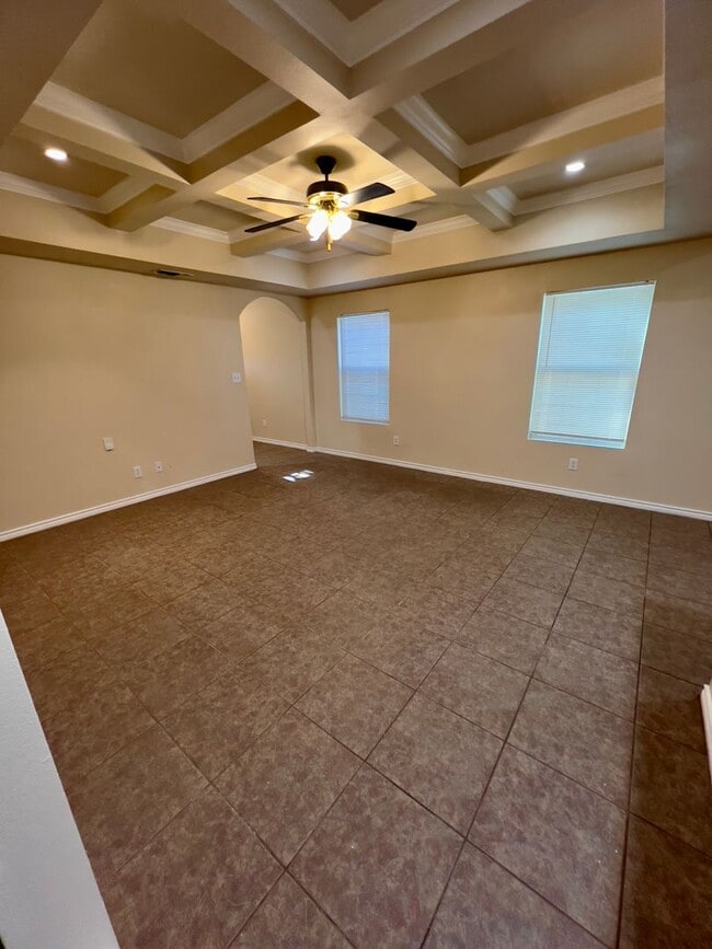 Building Photo - Beautiful Town Home in the Heart of San Antonio