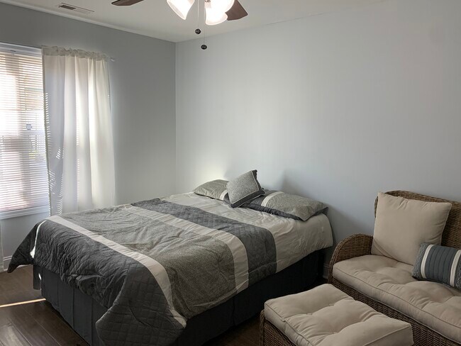 Building Photo - 902 Sixth St S