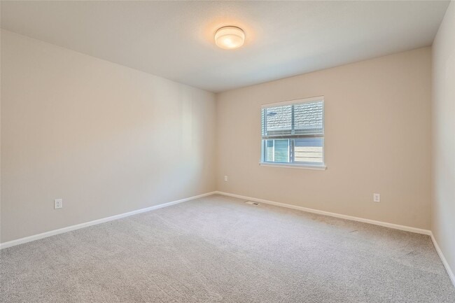 Building Photo - Stunning design and spacious floor plan ne...