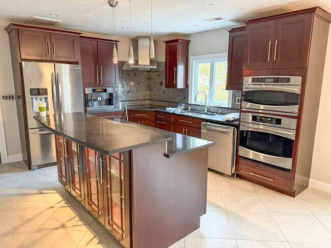 Building Photo - 1132 W Boylston St