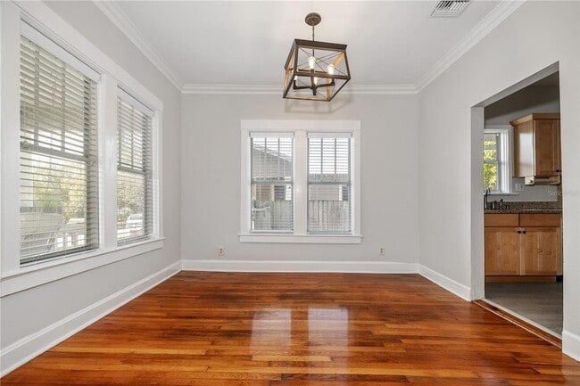 Building Photo - 227 W Fern St