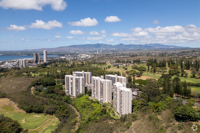 Building Photo - Colonnade on the Greens