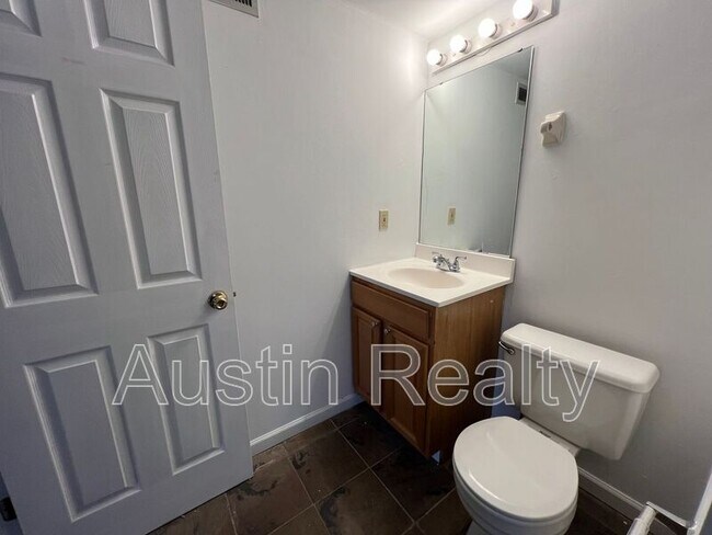 Building Photo - 4390 McPherson Ave