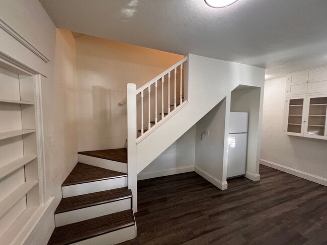 Building Photo - 5BD/2BA Gorgeous Vintage Home