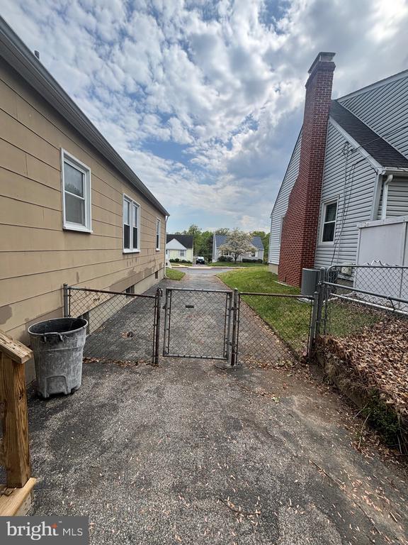 Building Photo - 120 Northwood Dr