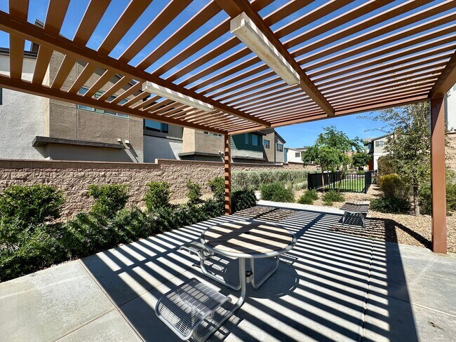 Building Photo - 3363 Via Tizzoni St