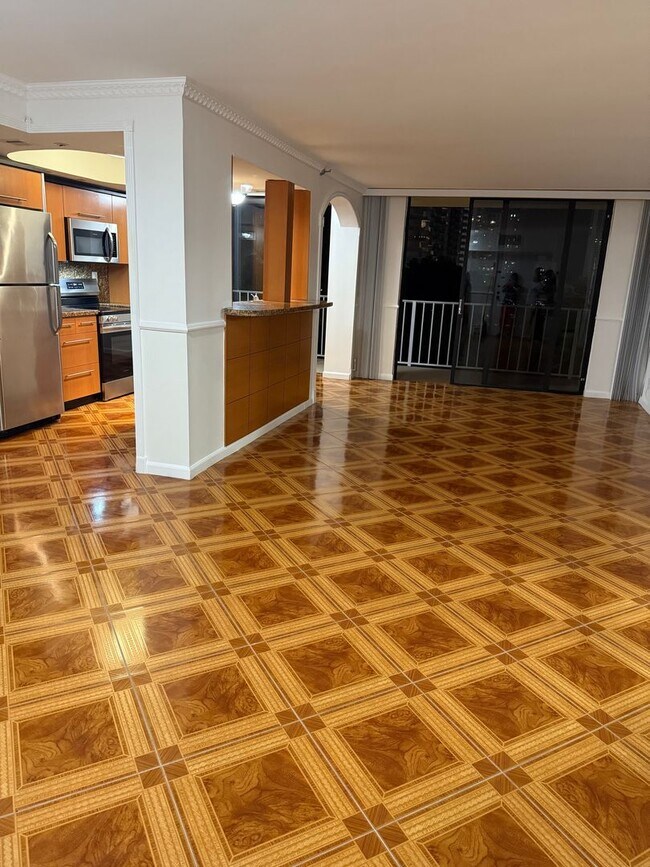 Building Photo - 290 174 Street, Unit 417, Sunny Isles Beach