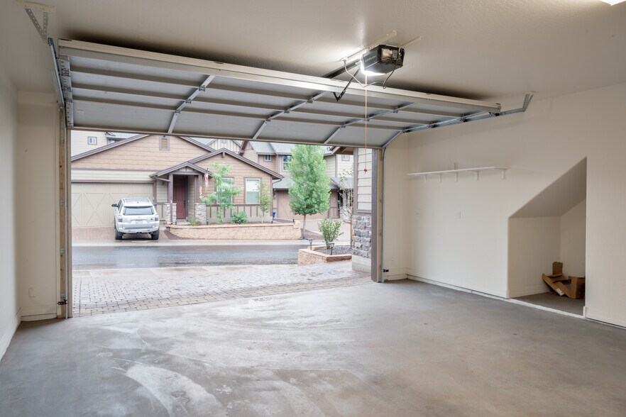Building Photo - 2575 W Pollo Cir